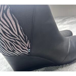 TOMS Kala Black Leather Zebra Print Wedge Ankle Boots Womens Size 8 10014340